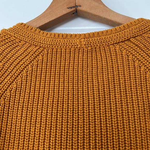 J Crew Mustard/Marigold Ribbed Knit V-Neck Sweater w Hi Lo Hems - Picture 7 of 10